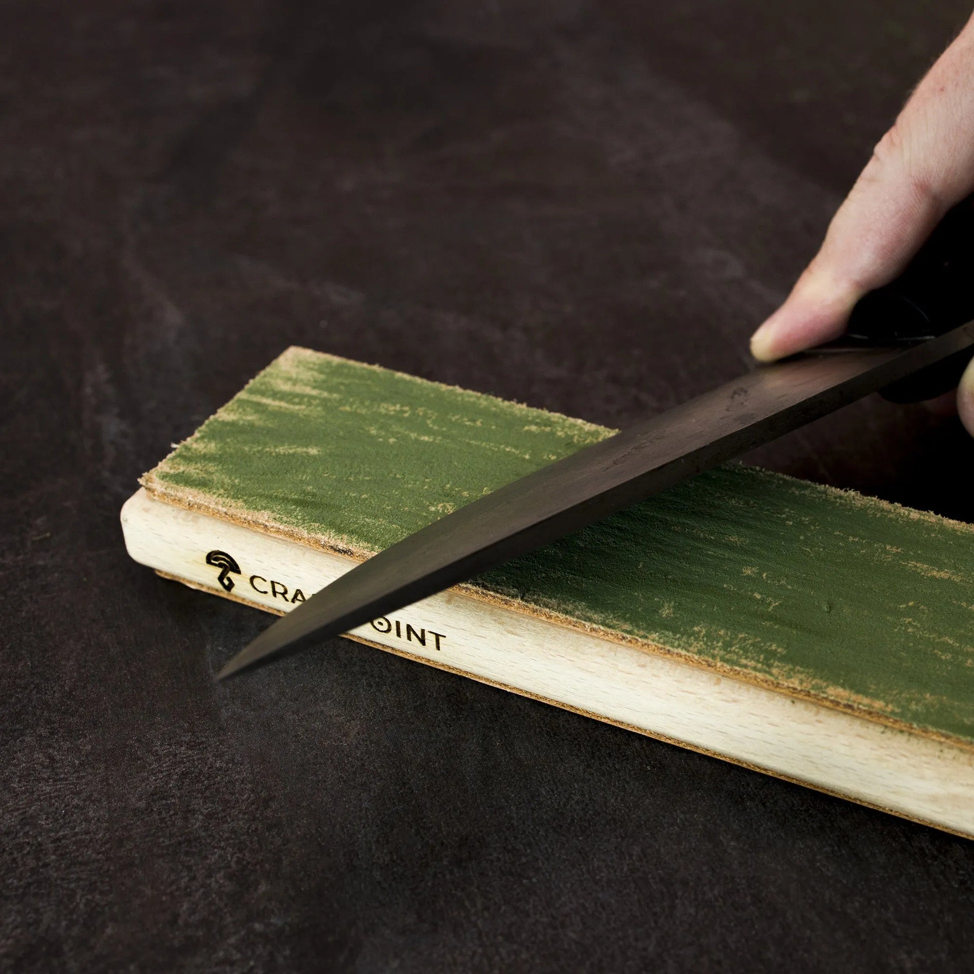 Dwustronny strop skórzany do ostrzenia narzędzi i noży CraftPoint – CraftPoint